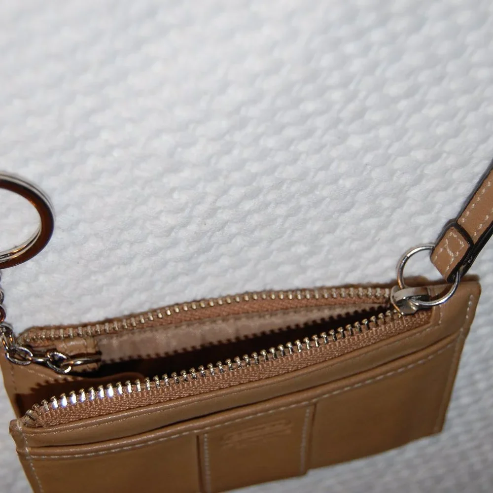 Coach Leatherware Est 1941 Tan W/Top Stitch 4 1/2" x 3" Coin Purse Keychain - Picture 8 of 9